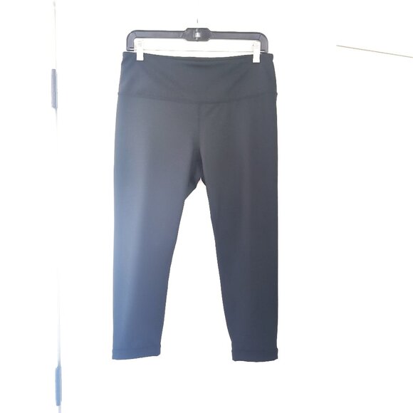 Size Large Z by Zella Capri Fitness Leggings with Back Calf Cut Outs Black - Picture 1 of 7